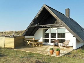 Reposeful Holiday Home in Ringk bing With Roofed Terrace, Klegod